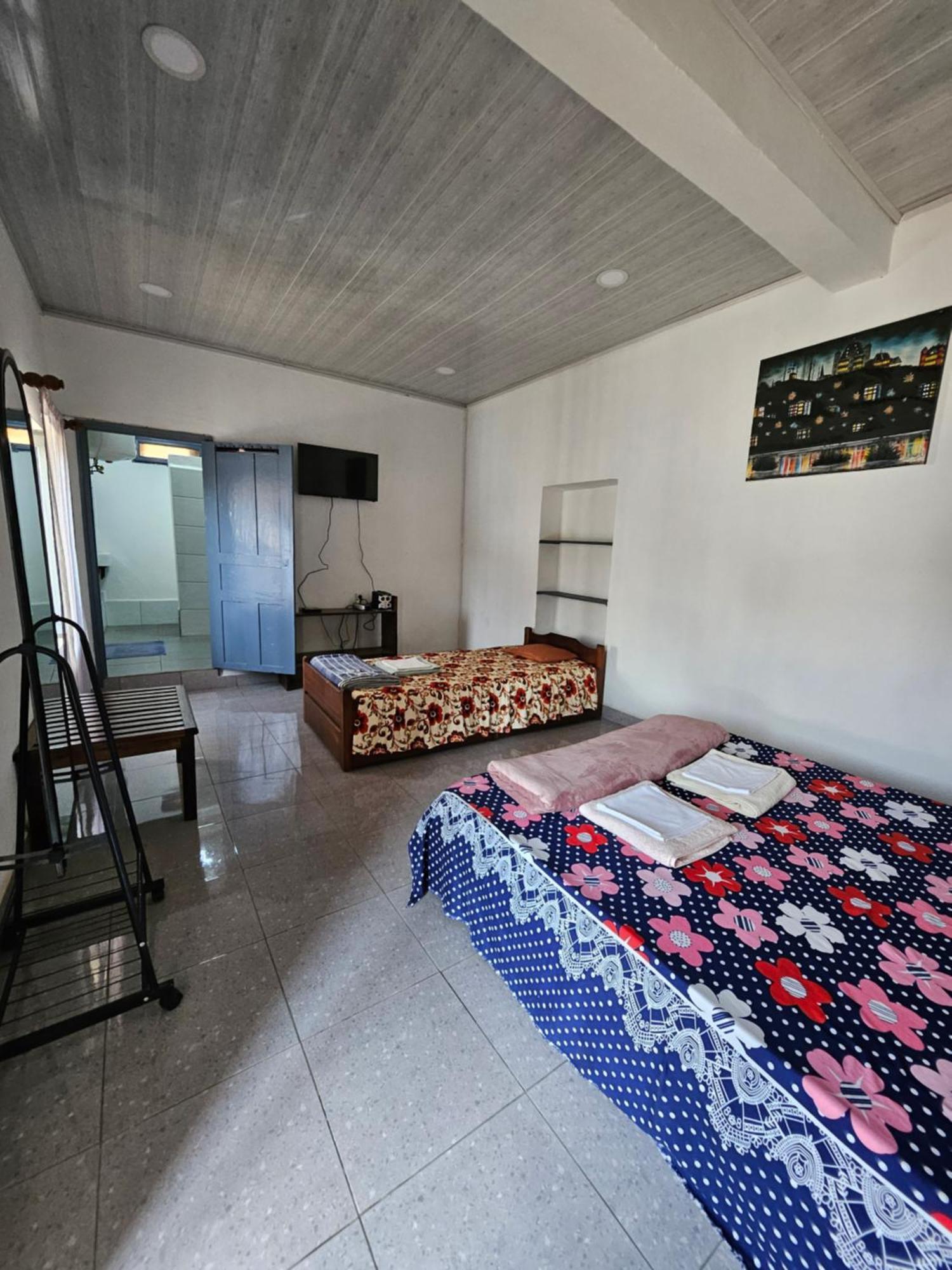 Bed and Breakfast Chez Joel Antsirabe Esterno foto