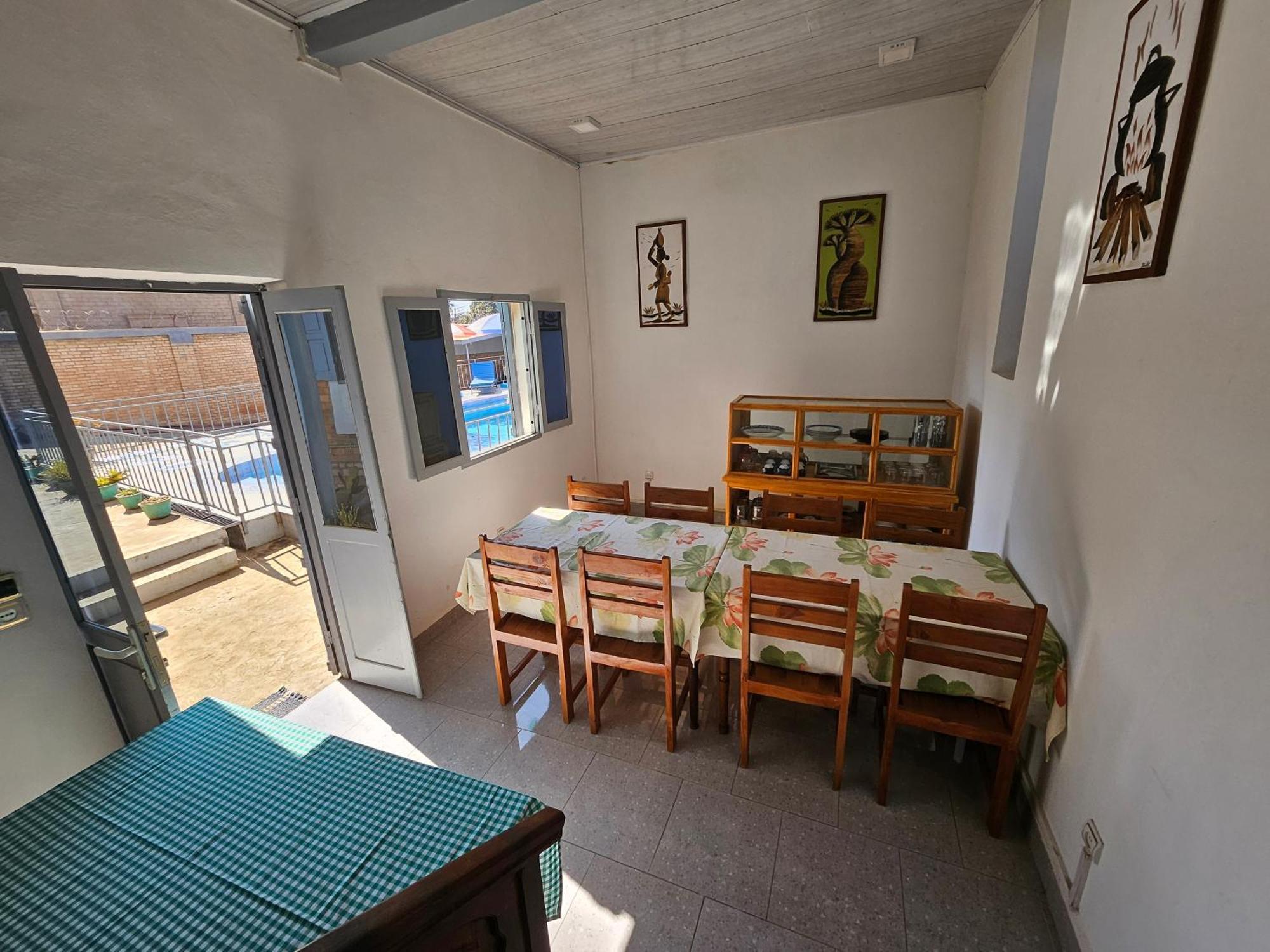Bed and Breakfast Chez Joel Antsirabe Esterno foto